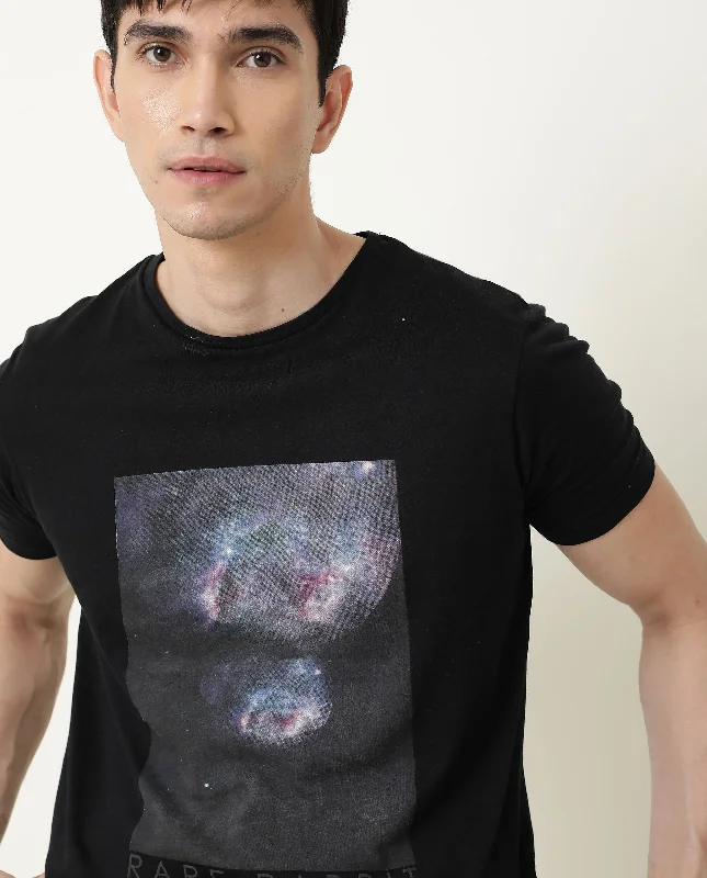 Men's Three-Quarter Sleeved TopsRare Rabbit Saturn Ring Black Crew Neck Discharge Graphic Print Half Sleeves Round Neck Slim Fit T-Shirt Men's Three-Quarter Sleeved TopsRare Rabbit Saturn Ring Black Crew Neck Discharge Graphic Print Half Sleeves Round Neck Slim Fit T-Shirt