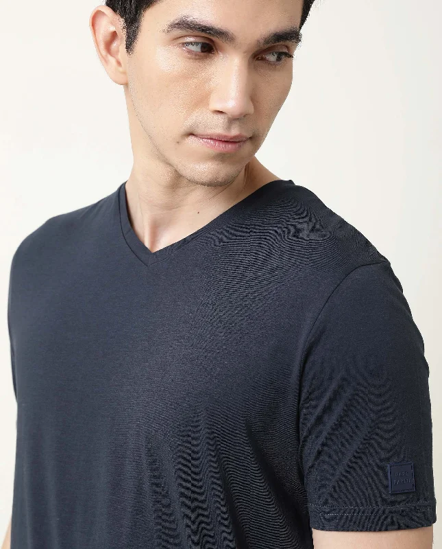 Men's Shirts with High NecksRare Rabbit Entre Navy Solid V-Neck With Branding on Sleeves Half Sleeves Regular Fit T-Shirt Men's Shirts with High NecksRare Rabbit Entre Navy Solid V-Neck With Branding on Sleeves Half Sleeves Regular Fit T-Shirt