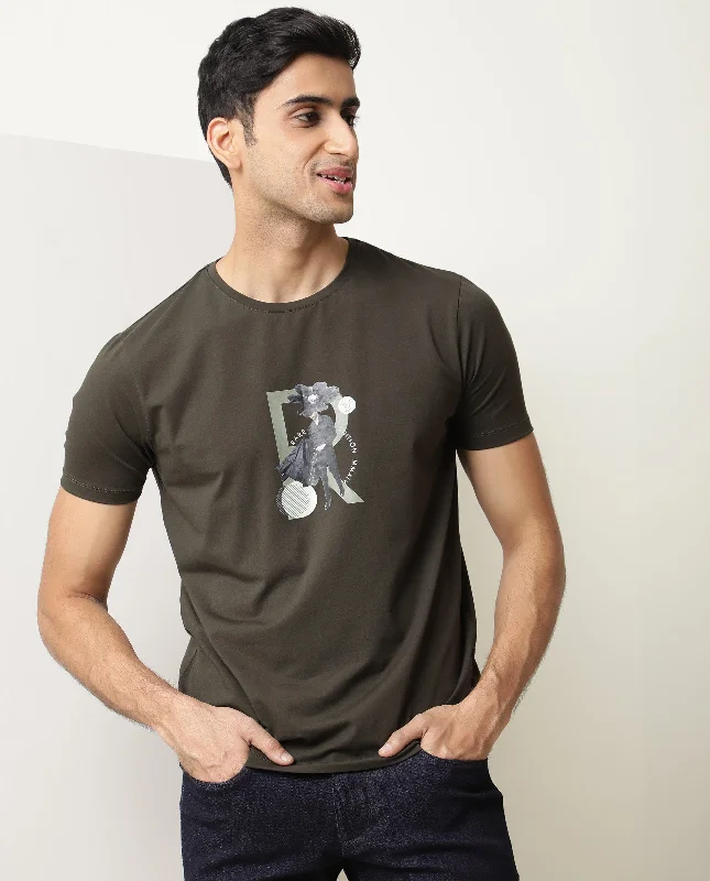 Layered Men's VestsRare Rabbit Men's Sketch Olive Cotton Lycra Fabric Crew Neck Half Sleeves Regular Fit Abstract Graphic Print T-Shirt Layered Men's VestsRare Rabbit Men's Sketch Olive Cotton Lycra Fabric Crew Neck Half Sleeves Regular Fit Abstract Graphic Print T-Shirt