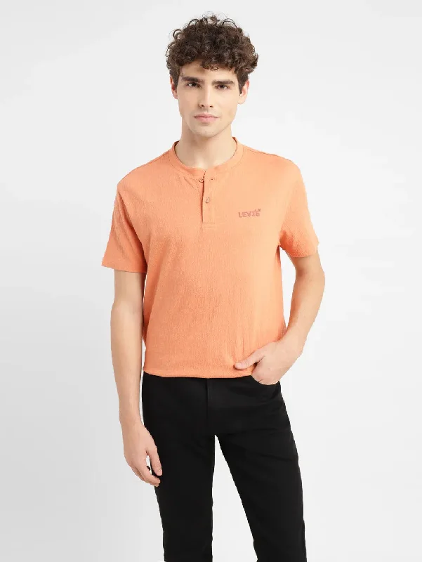 Men's Shirts with Surplice HemlinesMen's Textured Slim Fit T-shirt