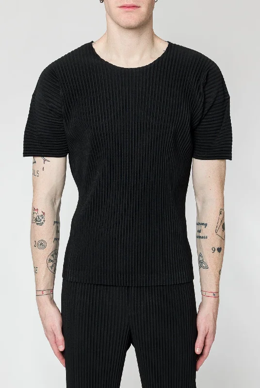 Men's Coats with Inner PocketsHomme Plissé Issey Miyake Basics T-Shirt in Black