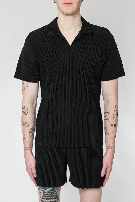 Men's Coats with Embroidered DetailsHomme Plissé Issey Miyake Basics Polo in Black