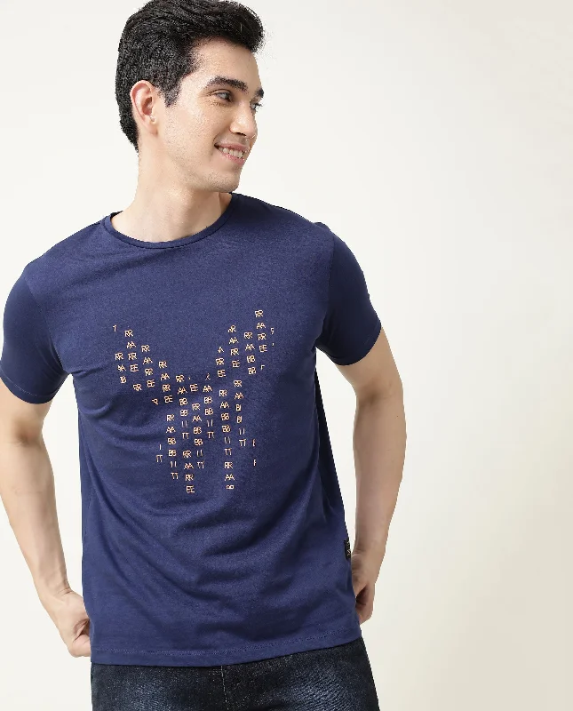 Men's Shirts with Antimicrobial TreatmentRare Rabbit Vase Primary Blue Crew Neck Logo Printed Half Sleeves Slim Fit T-Shirt Men's Shirts with Antimicrobial TreatmentRare Rabbit Vase Primary Blue Crew Neck Logo Printed Half Sleeves Slim Fit T-Shirt