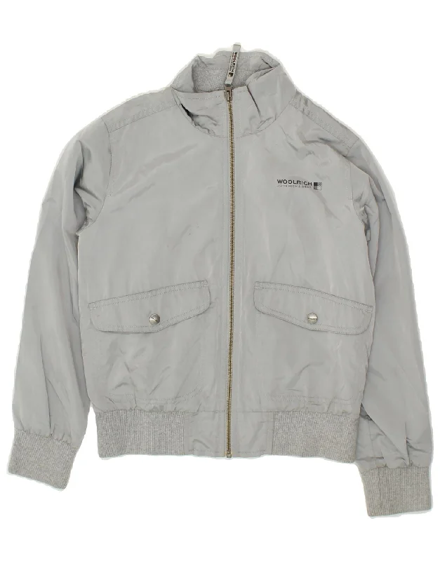 Men's Coats with Contrast StitchingWOOLRICH Boys Bomber Jacket 9-10 Years Grey Polyester Men's Coats with Contrast StitchingWOOLRICH Boys Bomber Jacket 9-10 Years Grey Polyester